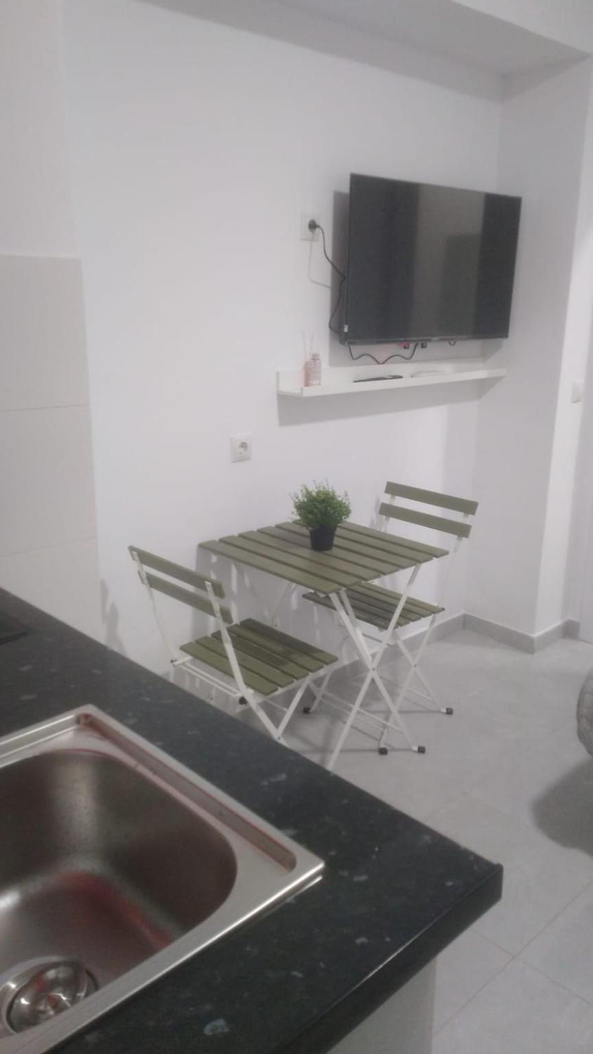 Estudio Encantador Cerca Del Carrefour Rosaleda 1 مالقة المظهر الخارجي الصورة